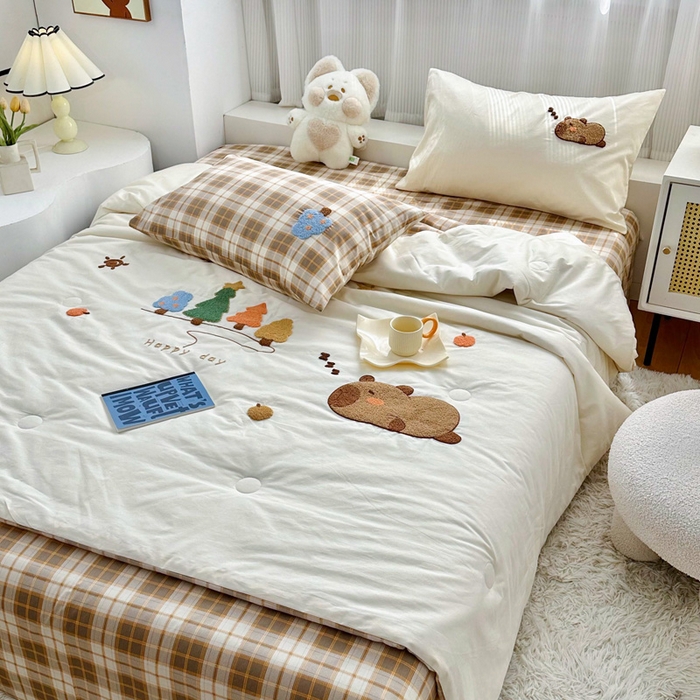 91家纺网 家纺一手货源 找家纺 如意朵 2025新款可爱卡通全棉小清新毛巾绣夏被 开心巴拉