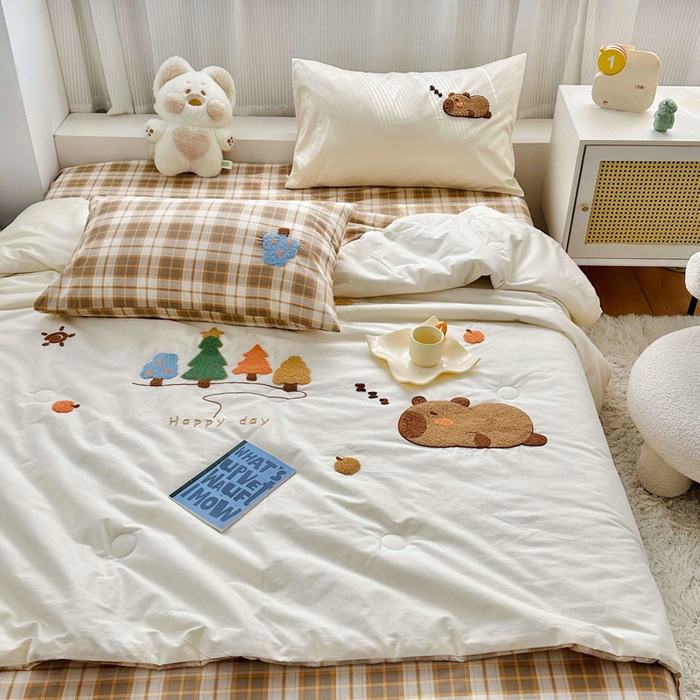 91家纺网 家纺一手货源 找家纺 如意朵 2025新款可爱卡通全棉小清新毛巾绣夏被 开心巴拉