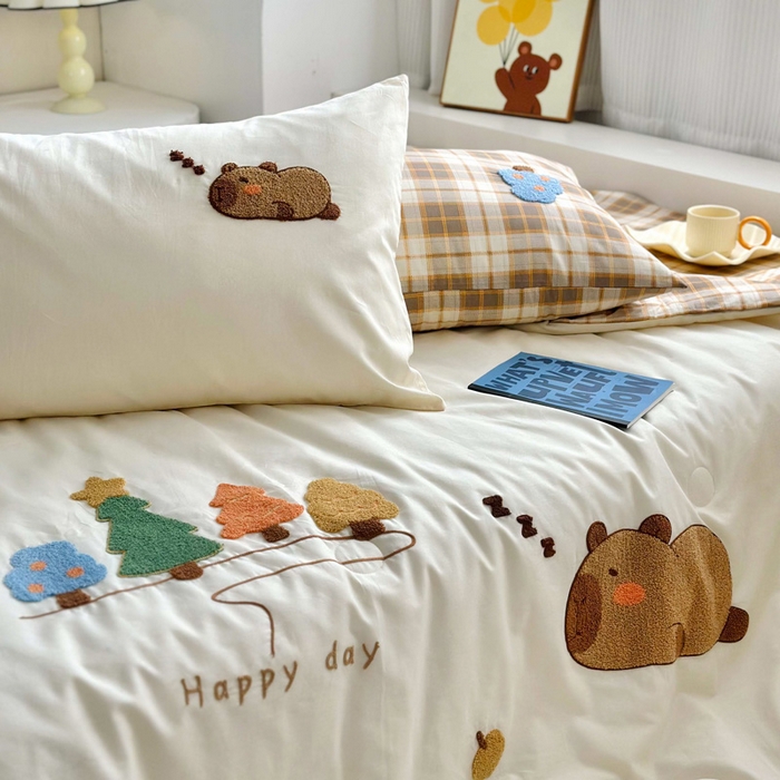 91家纺网 家纺一手货源 找家纺 如意朵 2025新款可爱卡通全棉小清新毛巾绣夏被 开心巴拉