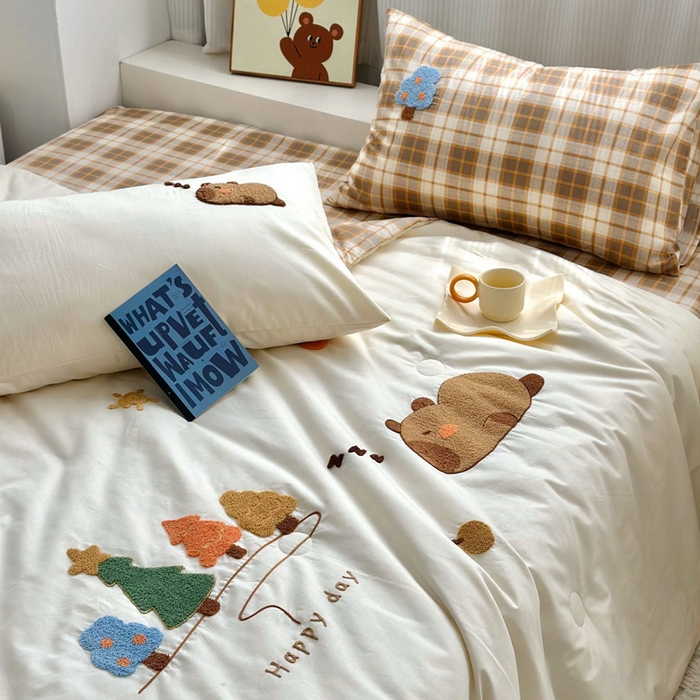 91家纺网 家纺一手货源 找家纺 如意朵 2025新款可爱卡通全棉小清新毛巾绣夏被 开心巴拉