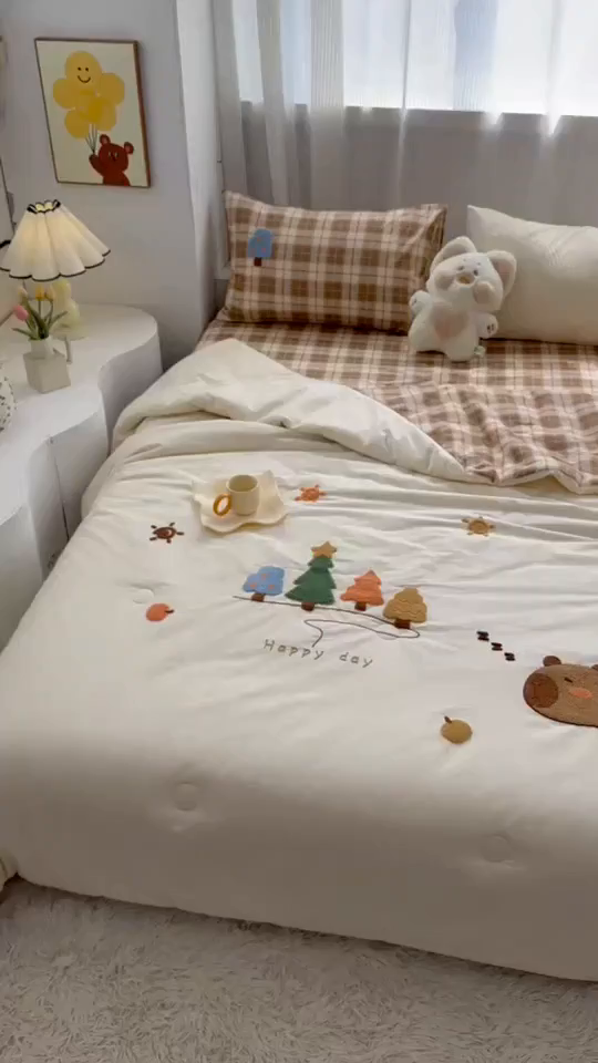 91家纺网 家纺一手货源 找家纺 如意朵 2025新款可爱卡通全棉小清新毛巾绣夏被 开心巴拉