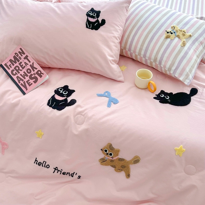 91家纺网 家纺一手货源 找家纺 如意朵 2025新款可爱卡通全棉小清新毛巾绣夏被 猫咪家族