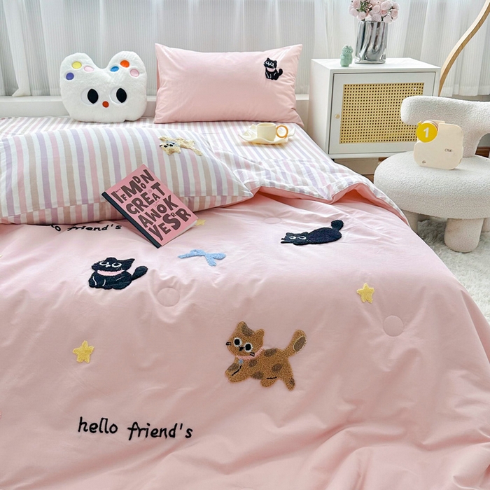 91家纺网 家纺一手货源 找家纺 如意朵 2025新款可爱卡通全棉小清新毛巾绣夏被 猫咪家族