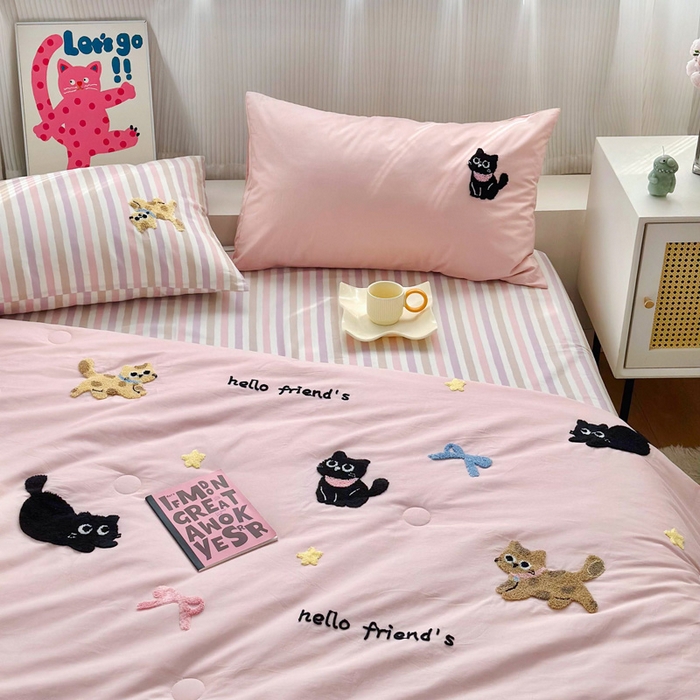 91家纺网 家纺一手货源 找家纺 如意朵 2025新款可爱卡通全棉小清新毛巾绣夏被 猫咪家族