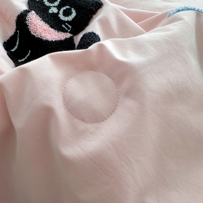 91家纺网 家纺一手货源 找家纺 如意朵 2025新款可爱卡通全棉小清新毛巾绣夏被 猫咪家族