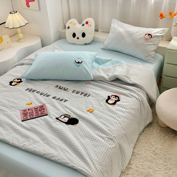 91家纺网 家纺一手货源 找家纺 如意朵 2025新款可爱卡通全棉小清新毛巾绣夏被 企鹅抱抱