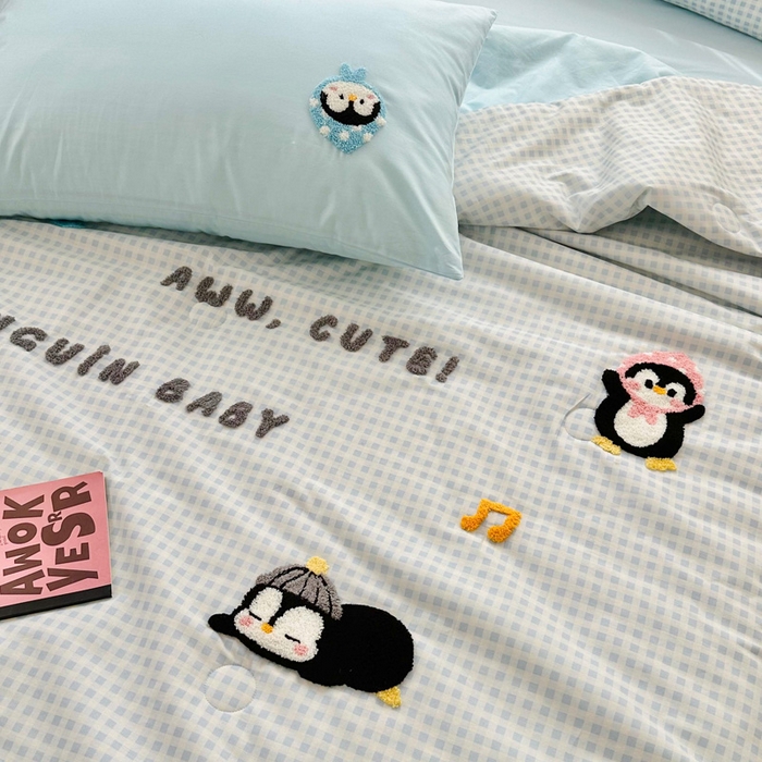 91家纺网 家纺一手货源 找家纺 如意朵 2025新款可爱卡通全棉小清新毛巾绣夏被 企鹅抱抱