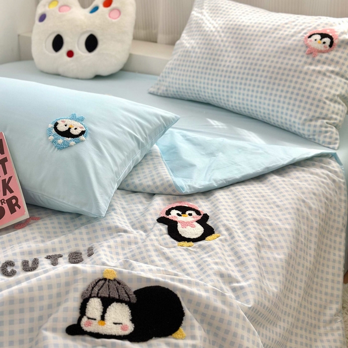 91家纺网 家纺一手货源 找家纺 如意朵 2025新款可爱卡通全棉小清新毛巾绣夏被 企鹅抱抱