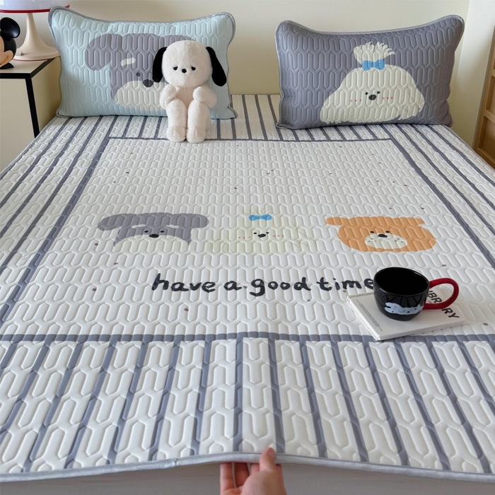 91家纺网 家纺一手货源 找家纺 顾里家纺 2025新款凉感丝数码印花ins大版卡通席三件套 好友狗狗