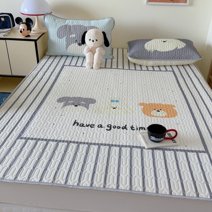 91家纺网 家纺一手货源 找家纺 顾里家纺 2025新款凉感丝数码印花ins大版卡通席三件套 好友狗狗