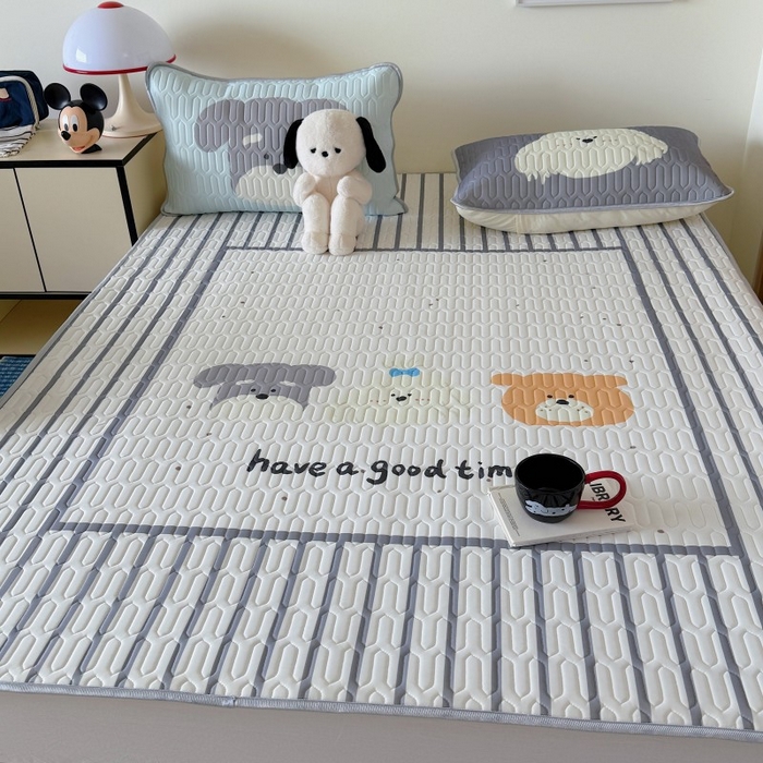 91家纺网 家纺一手货源 找家纺 顾里家纺 2025新款凉感丝数码印花ins大版卡通席三件套 好友狗狗