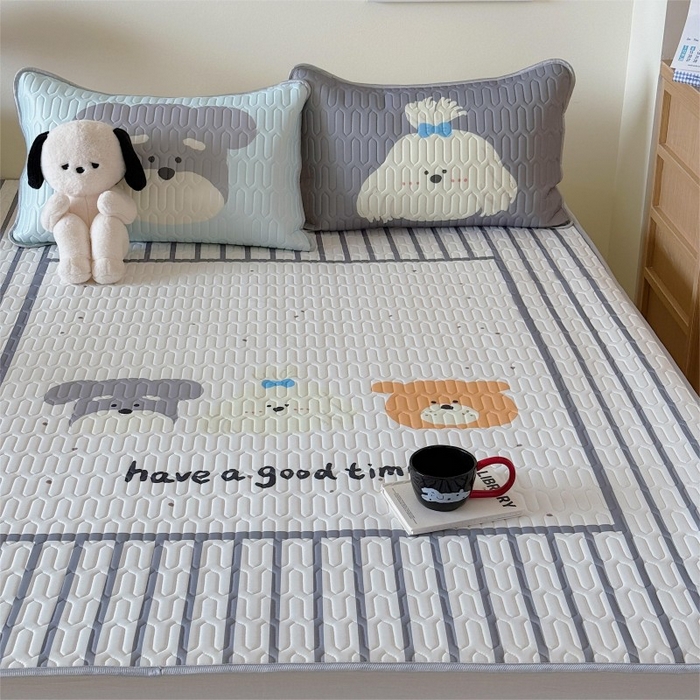 91家纺网 家纺一手货源 找家纺 顾里家纺 2025新款凉感丝数码印花ins大版卡通席三件套 好友狗狗