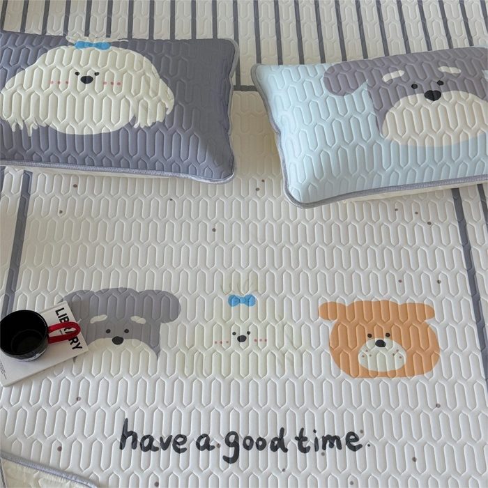 91家纺网 家纺一手货源 找家纺 顾里家纺 2025新款凉感丝数码印花ins大版卡通席三件套 好友狗狗