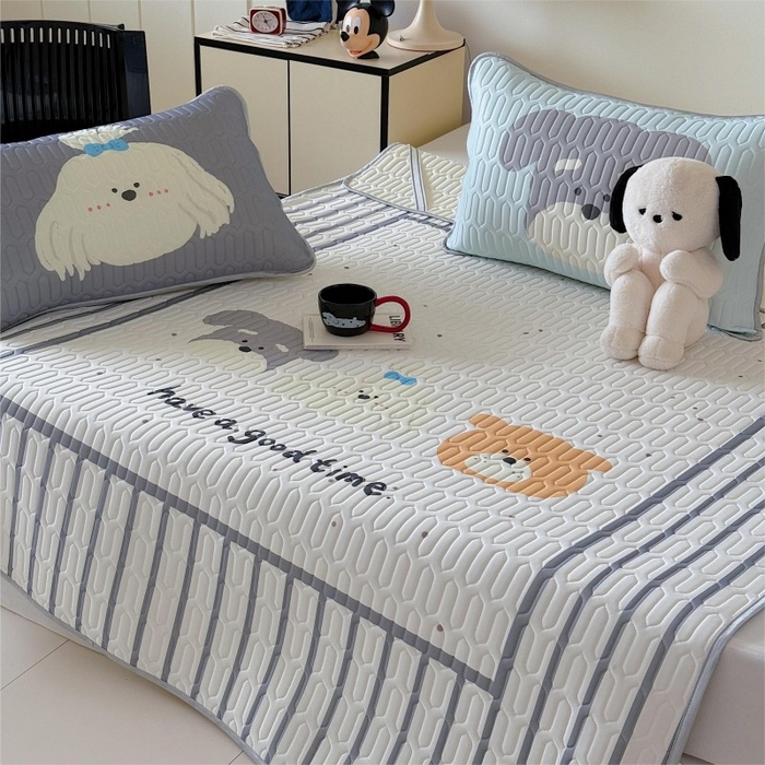 91家纺网 家纺一手货源 找家纺 顾里家纺 2025新款凉感丝数码印花ins大版卡通席三件套 好友狗狗