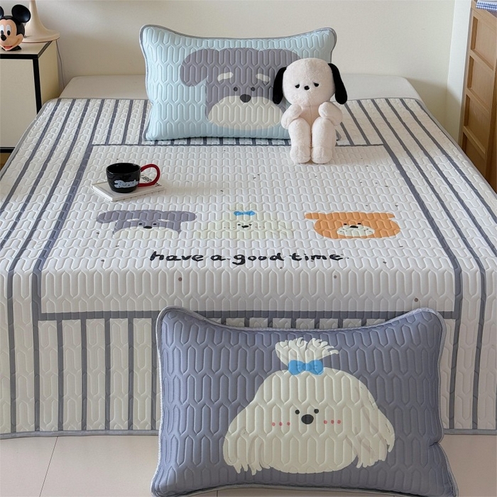 91家纺网 家纺一手货源 找家纺 顾里家纺 2025新款凉感丝数码印花ins大版卡通席三件套 好友狗狗