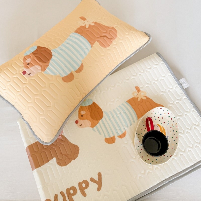 91家纺网 家纺一手货源 找家纺 顾里家纺 2025新款凉感丝数码印花ins大版卡通席三件套 好友腊肠狗