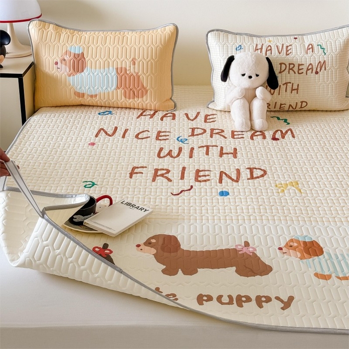 91家纺网 家纺一手货源 找家纺 顾里家纺 2025新款凉感丝数码印花ins大版卡通席三件套 好友腊肠狗