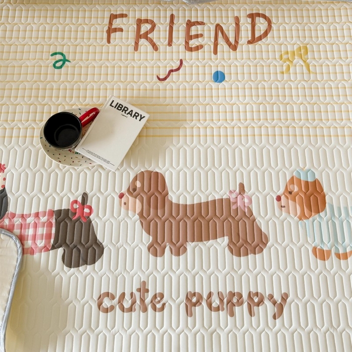 91家纺网 家纺一手货源 找家纺 顾里家纺 2025新款凉感丝数码印花ins大版卡通席三件套 好友腊肠狗