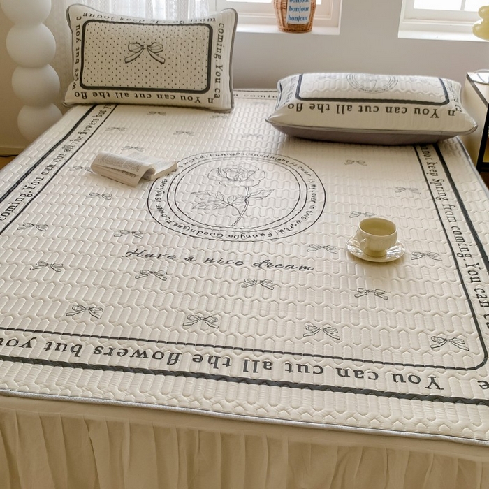 91家纺网 家纺一手货源 找家纺 顾里家纺 2025新款凉感丝数码印花ins大版卡通席三件套 赫本蝴蝶结