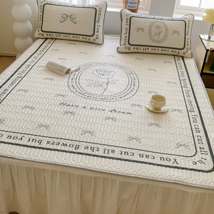 91家纺网 家纺一手货源 找家纺 顾里家纺 2025新款凉感丝数码印花ins大版卡通席三件套 赫本蝴蝶结