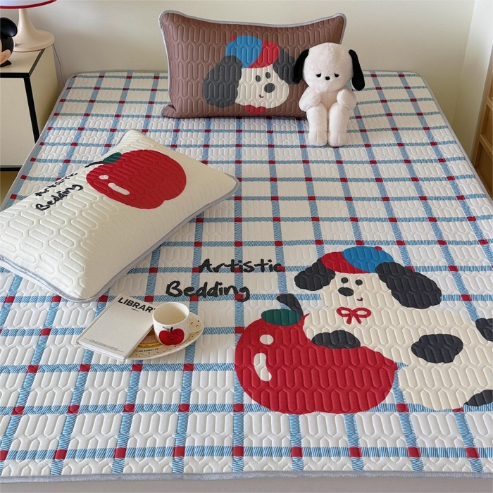 91家纺网 家纺一手货源 找家纺 顾里家纺 2025新款凉感丝数码印花ins大版卡通席三件套 蓝格苹果狗