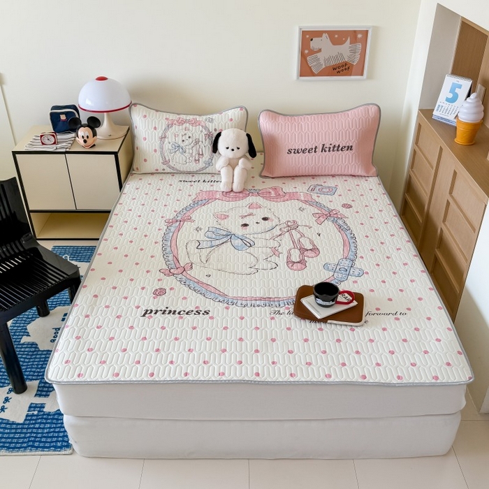 91家纺网 家纺一手货源 找家纺 顾里家纺 2025新款凉感丝数码印花ins大版卡通席三件套 洛丽塔猫