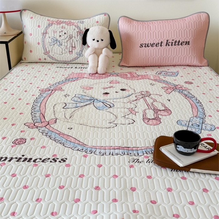 91家纺网 家纺一手货源 找家纺 顾里家纺 2025新款凉感丝数码印花ins大版卡通席三件套 洛丽塔猫