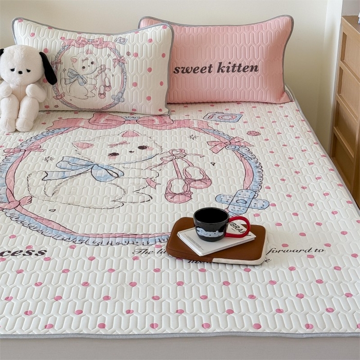 91家纺网 家纺一手货源 找家纺 顾里家纺 2025新款凉感丝数码印花ins大版卡通席三件套 洛丽塔猫