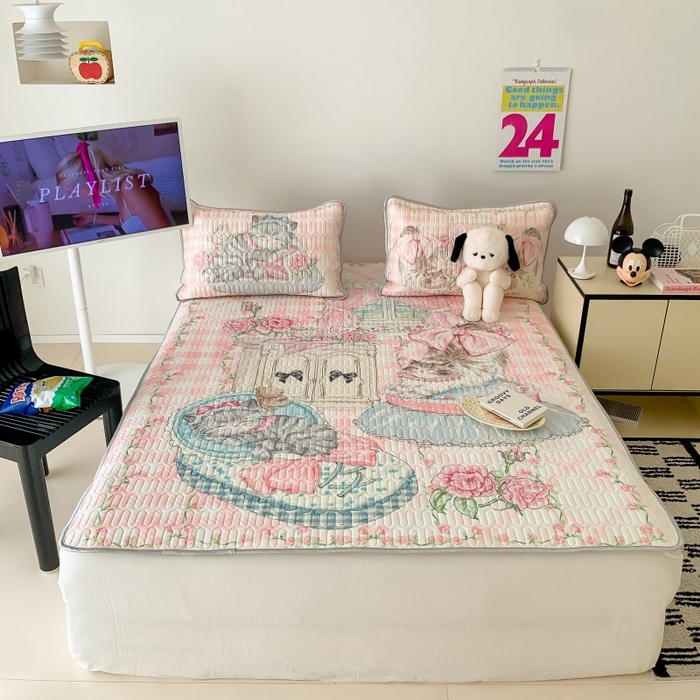 91家纺网 家纺一手货源 找家纺 顾里家纺 2025新款凉感丝数码印花ins大版卡通席三件套 猫猫梦想