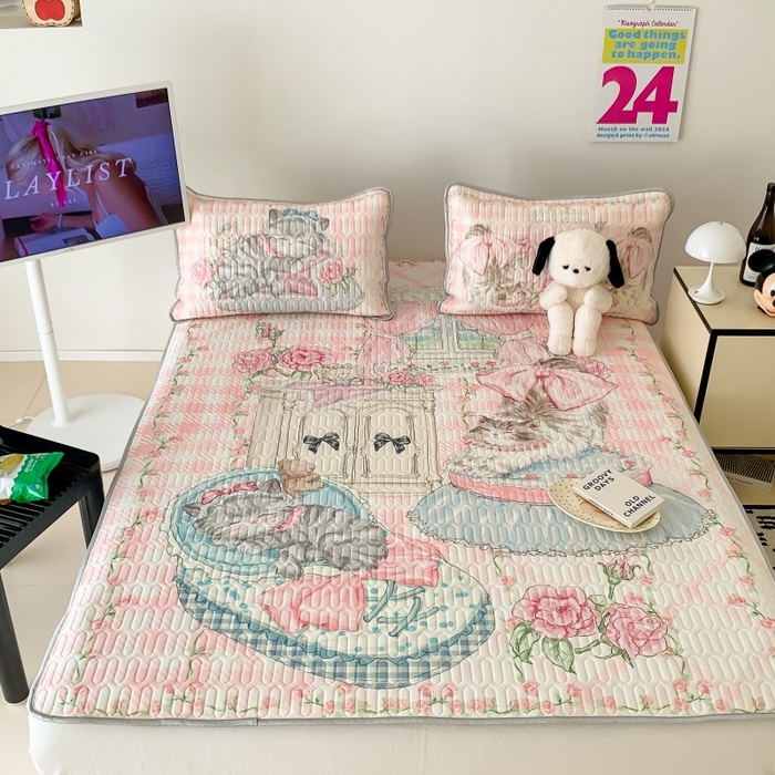 91家纺网 家纺一手货源 找家纺 顾里家纺 2025新款凉感丝数码印花ins大版卡通席三件套 猫猫梦想