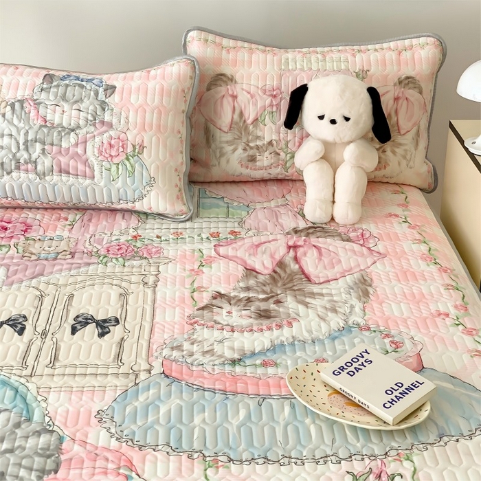 91家纺网 家纺一手货源 找家纺 顾里家纺 2025新款凉感丝数码印花ins大版卡通席三件套 猫猫梦想