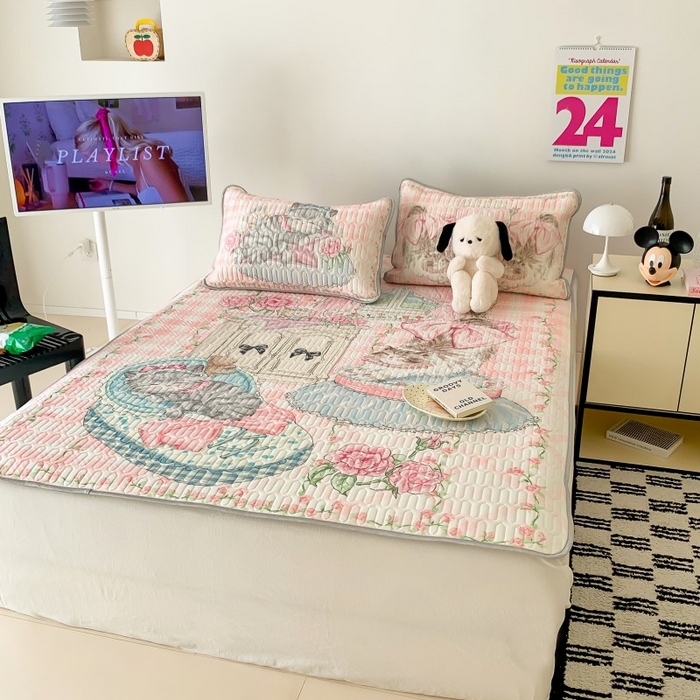 91家纺网 家纺一手货源 找家纺 顾里家纺 2025新款凉感丝数码印花ins大版卡通席三件套 猫猫梦想