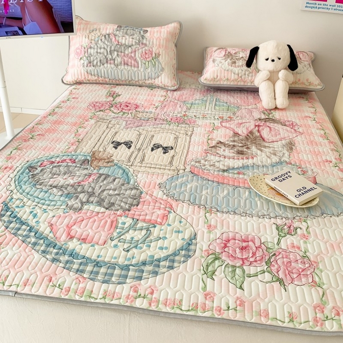 91家纺网 家纺一手货源 找家纺 顾里家纺 2025新款凉感丝数码印花ins大版卡通席三件套 猫猫梦想