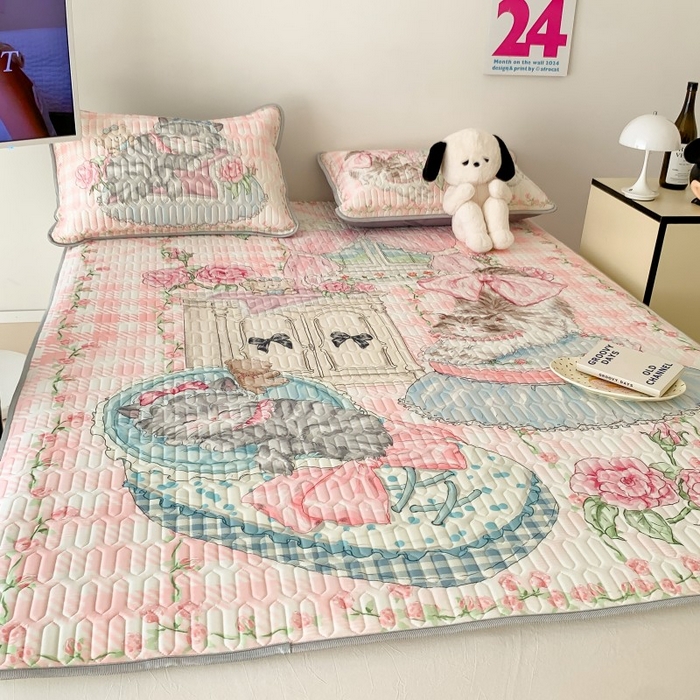 91家纺网 家纺一手货源 找家纺 顾里家纺 2025新款凉感丝数码印花ins大版卡通席三件套 猫猫梦想