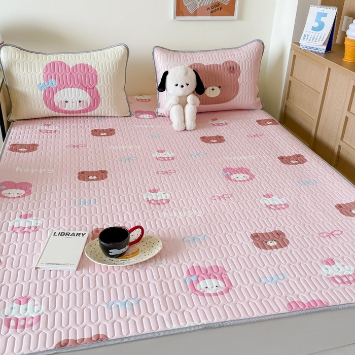 91家纺网 家纺一手货源 找家纺 顾里家纺 2025新款凉感丝数码印花ins大版卡通席三件套 美乐熊