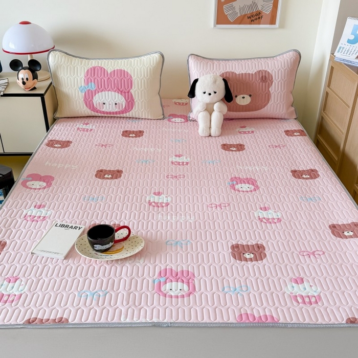 91家纺网 家纺一手货源 找家纺 顾里家纺 2025新款凉感丝数码印花ins大版卡通席三件套 美乐熊