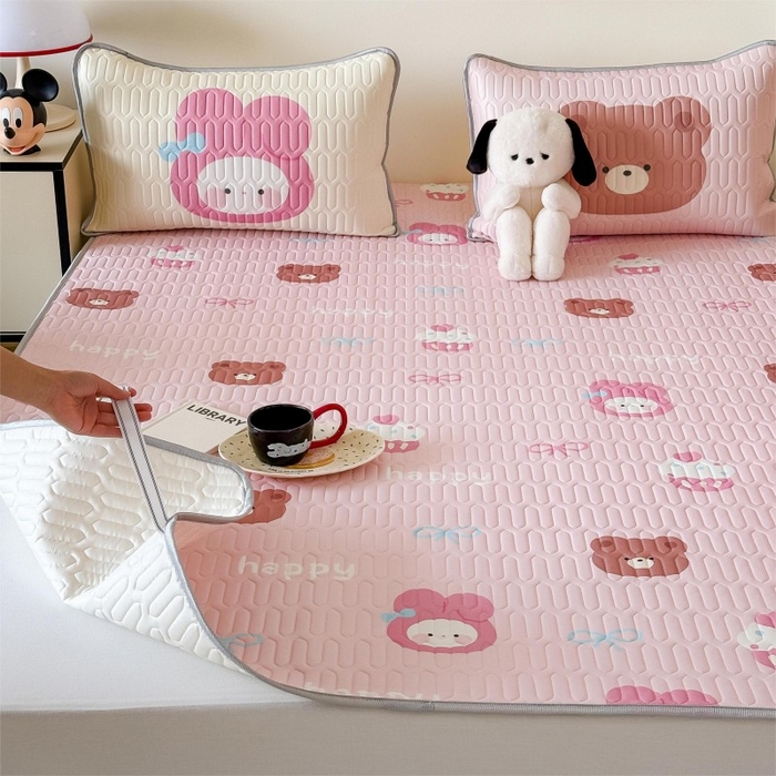 91家纺网 家纺一手货源 找家纺 顾里家纺 2025新款凉感丝数码印花ins大版卡通席三件套 美乐熊