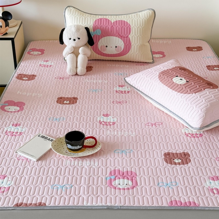 91家纺网 家纺一手货源 找家纺 顾里家纺 2025新款凉感丝数码印花ins大版卡通席三件套 美乐熊