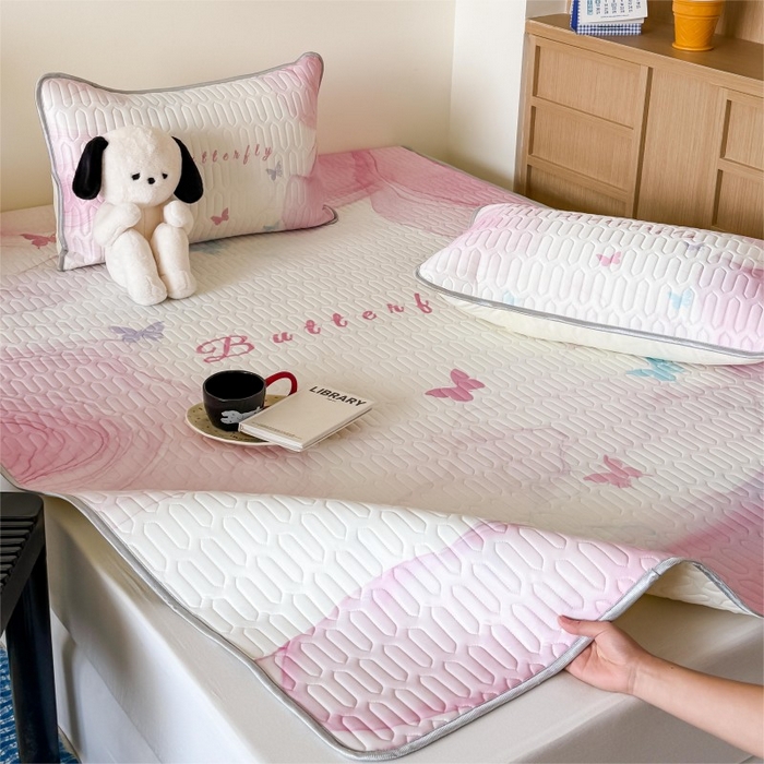 91家纺网 家纺一手货源 找家纺 顾里家纺 2025新款凉感丝数码印花ins大版卡通席三件套 梦境之花