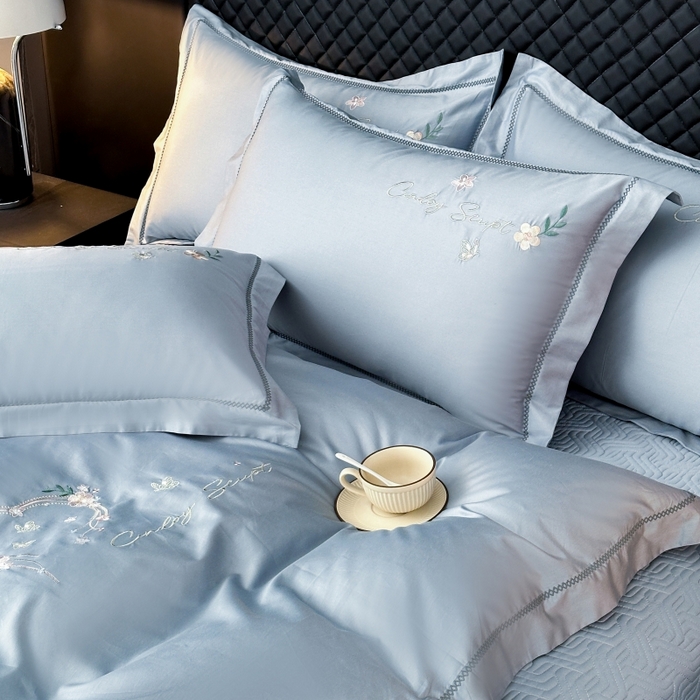 91家纺网 家纺一手货源 找家纺 美伦美焕 2025新款简约轻奢绣花四件套-蔓绣 蔓绣-北极蓝