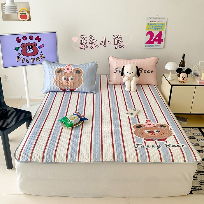 91家纺网 家纺一手货源 找家纺 顾里家纺 2025新款凉感丝数码印花ins大版卡通席三件套 蓝条小熊