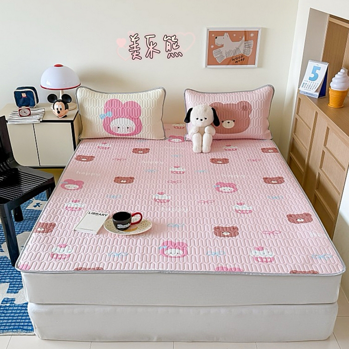 91家纺网 家纺一手货源 找家纺 顾里家纺 2025新款凉感丝数码印花ins大版卡通席三件套 美乐熊