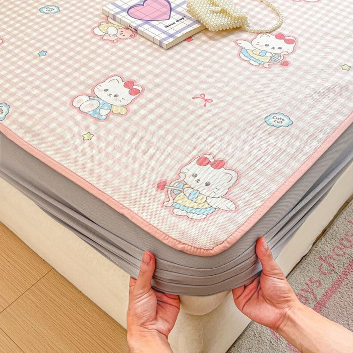 91家纺网 家纺一手货源 找家纺 慕澄家纺 2025新款小清新印花真冰藤系列凉席床笠款 床笠-粉格猫咪