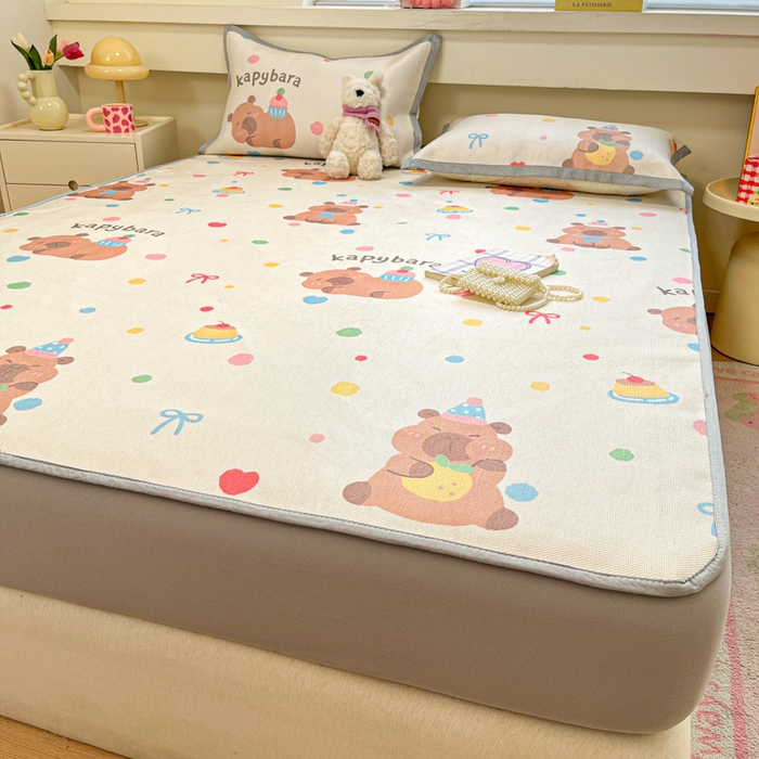 91家纺网 家纺一手货源 找家纺 慕澄家纺 2025新款小清新印花真冰藤系列凉席床笠款 床笠-卡皮巴拉