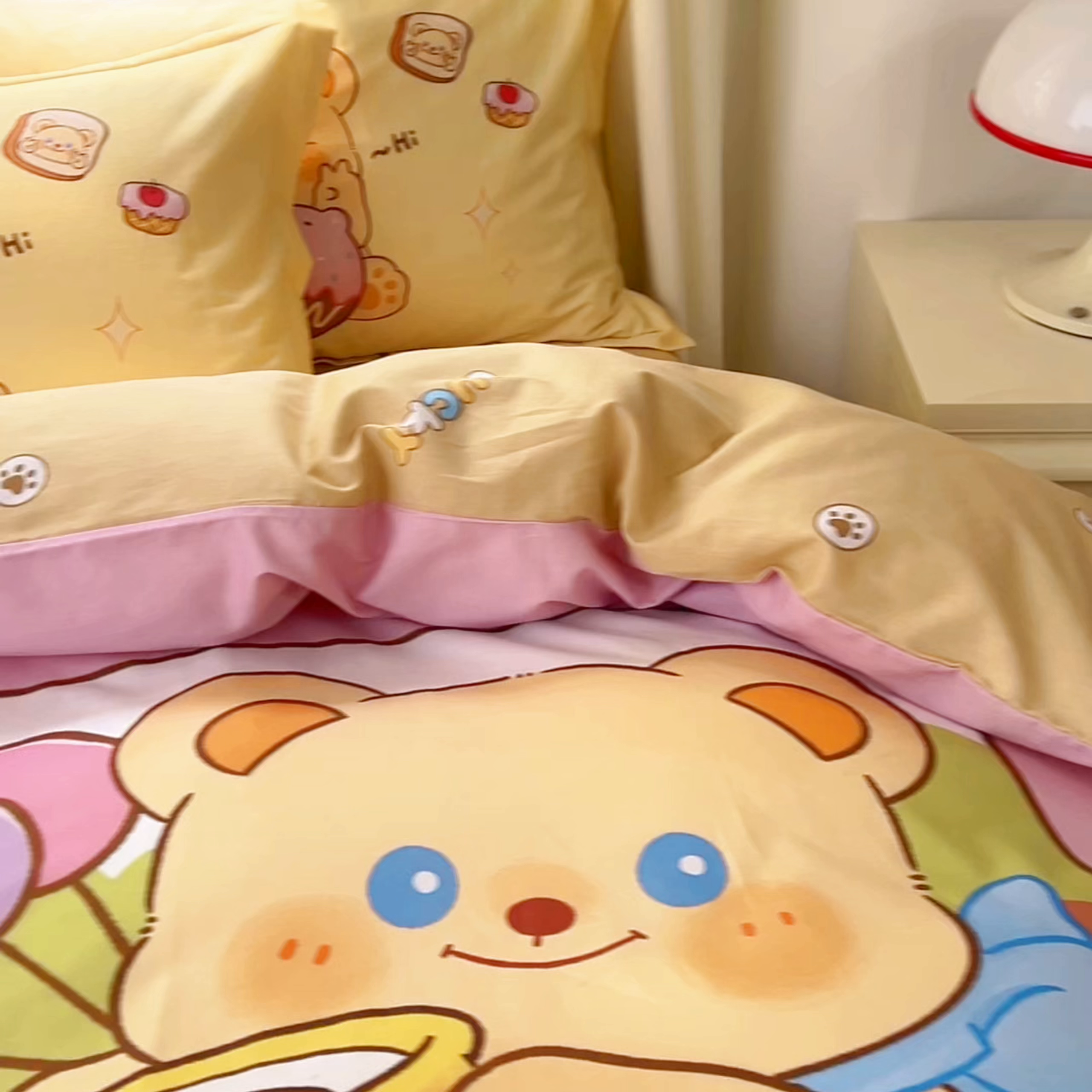 91家纺网 家纺一手货源 找家纺 浩诚 2025新款原创IP奶油小熊（黄油小熊）全棉纯棉四件套 蜂蜜小熊