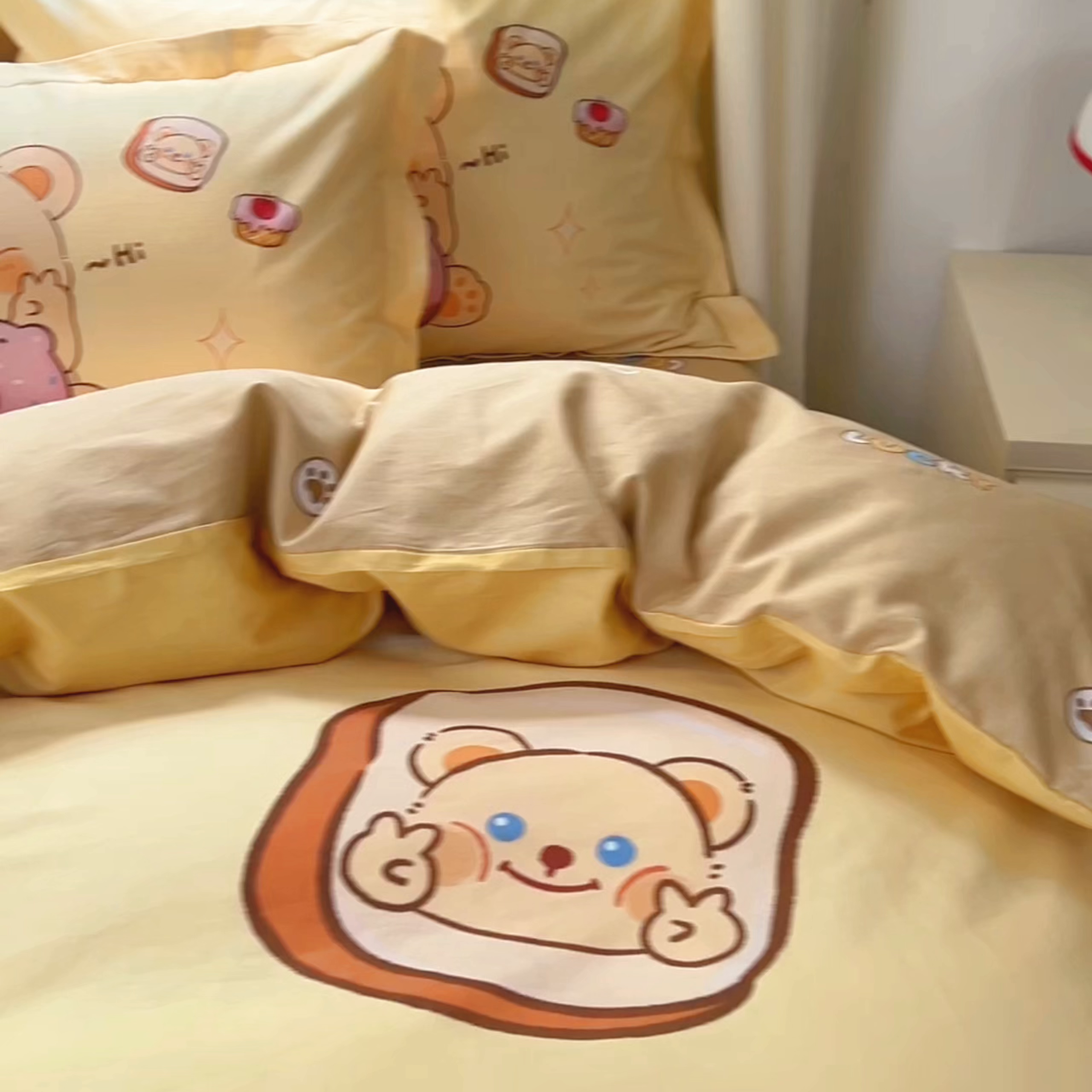 91家纺网 家纺一手货源 找家纺 浩诚 2025新款原创IP奶油小熊（黄油小熊）全棉纯棉四件套 小熊甜甜圈
