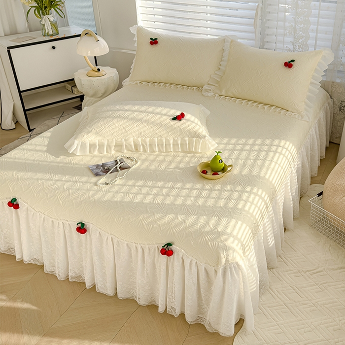 91家纺网 家纺一手货源 找家纺 （总）羚羊语家纺 羚羊语 2025新款韩系手作PE中分子凉泡泡冰丝凉席蕾丝花边樱桃乙纶冰豆豆席床裙款夏季凉感软席三件套