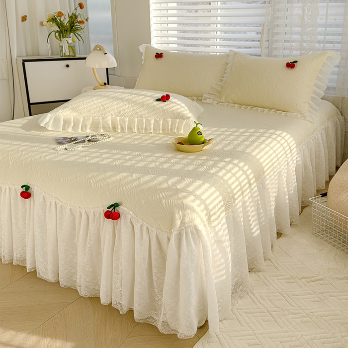 91家纺网 家纺一手货源 找家纺 （总）羚羊语家纺 羚羊语 2025新款韩系手作PE中分子凉泡泡冰丝凉席蕾丝花边樱桃乙纶冰豆豆席床裙款夏季凉感软席三件套