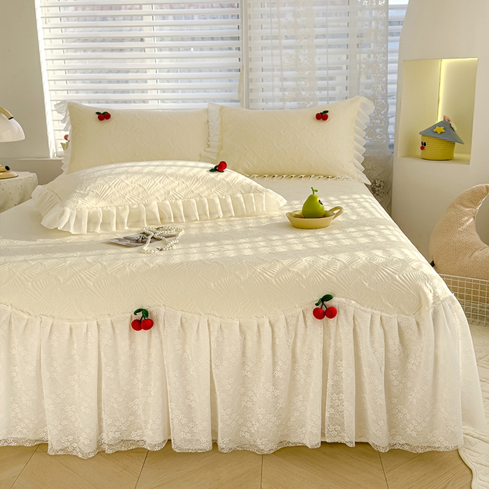 91家纺网 家纺一手货源 找家纺 （总）羚羊语家纺 羚羊语 2025新款韩系手作PE中分子凉泡泡冰丝凉席蕾丝花边樱桃乙纶冰豆豆席床裙款夏季凉感软席三件套