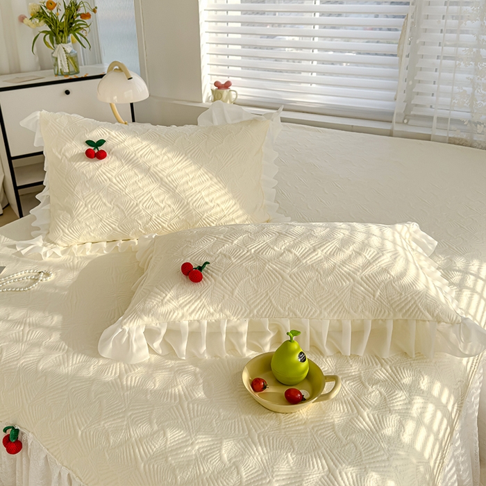 91家纺网 家纺一手货源 找家纺 （总）羚羊语家纺 羚羊语 2025新款韩系手作PE中分子凉泡泡冰丝凉席蕾丝花边樱桃乙纶冰豆豆席床裙款夏季凉感软席三件套